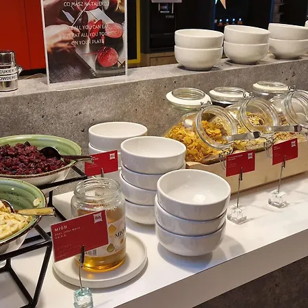 华沙中心宜必思酒店 华沙